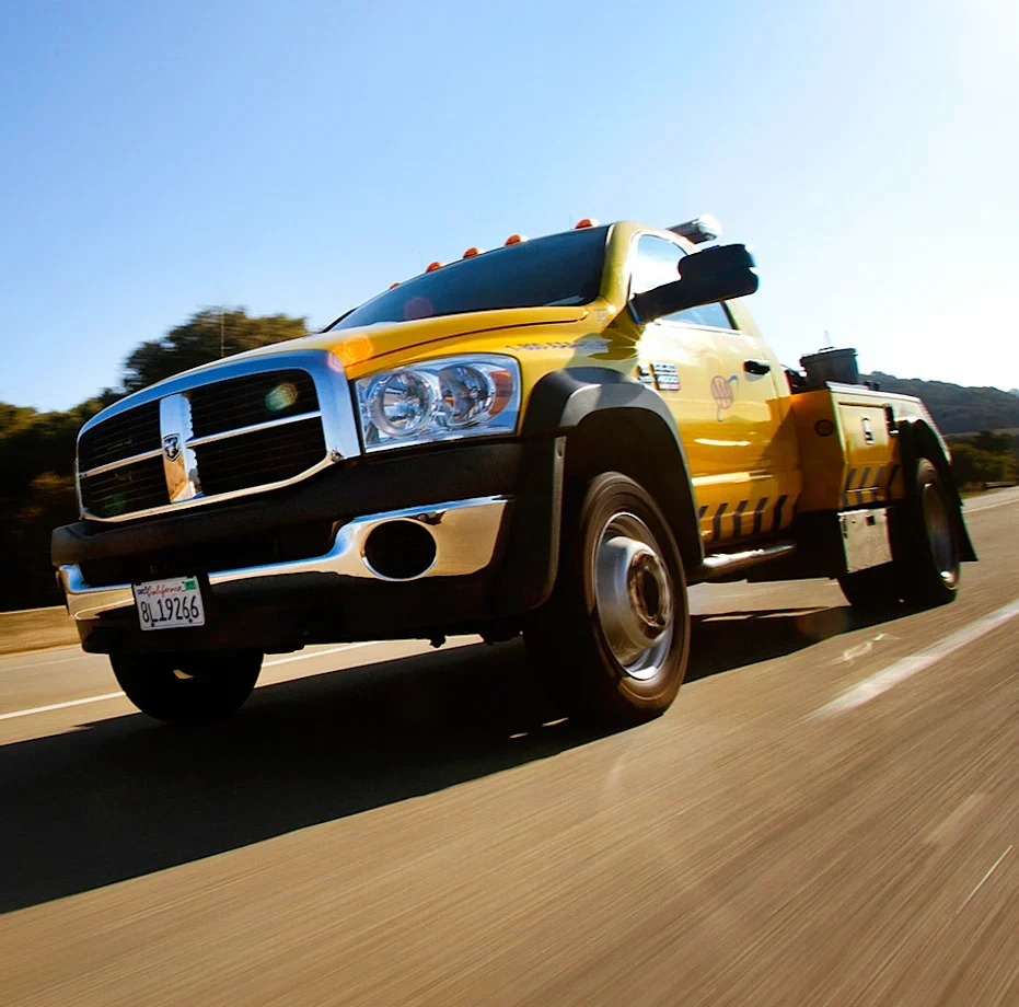 1._aaa-ers-roadside-tow-truck-hero_square 1._aaa-ers-roadside-tow-truck-hero_square